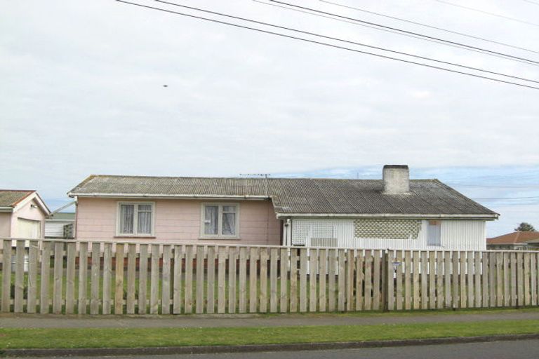 Photo of property in 51 Banks Street, Marfell, New Plymouth, 4310