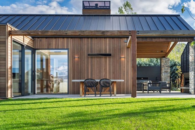 Photo of property in 16 Mccaw Mews, Wanaka, 9305