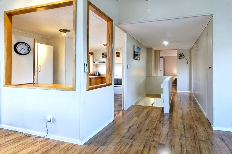 Photo of property in 218 Glengarry Road, Glen Eden, Auckland, 0602