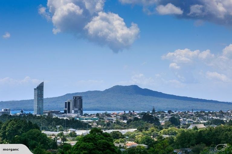 Photo of property in 1/2 Hume Drive, Hillcrest, Auckland, 0627