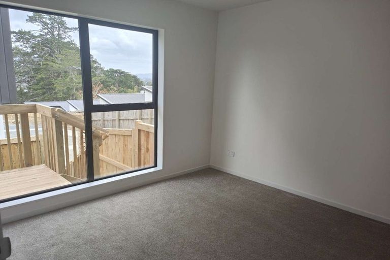 Photo of property in 8/107 Hobsonville Road, West Harbour, Auckland, 0618