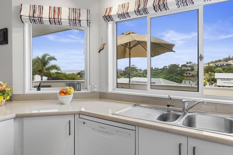 Photo of property in 11 Vista Motu, Red Beach, 0932