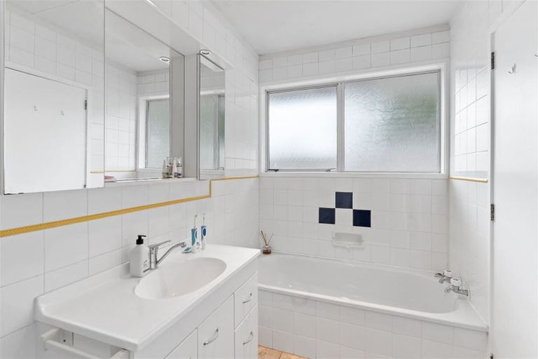 Photo of property in 1/102 Roydvale Avenue, Burnside, Christchurch, 8053