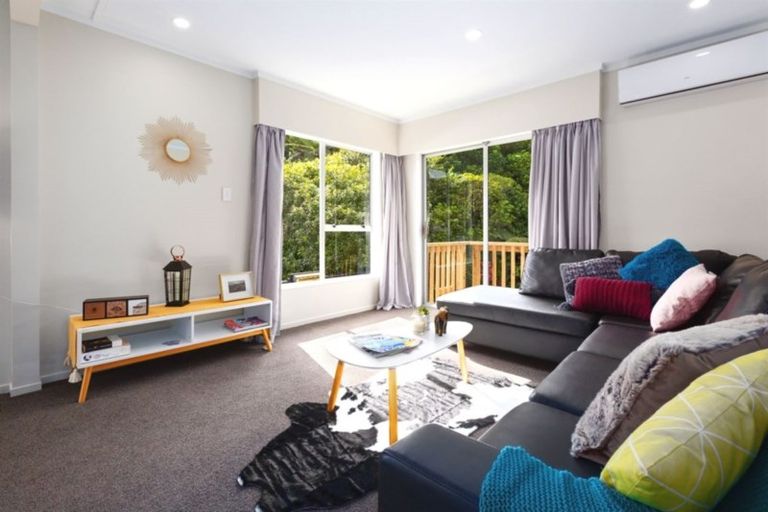 Photo of property in 5 Julia Place, Tawa, Wellington, 5028
