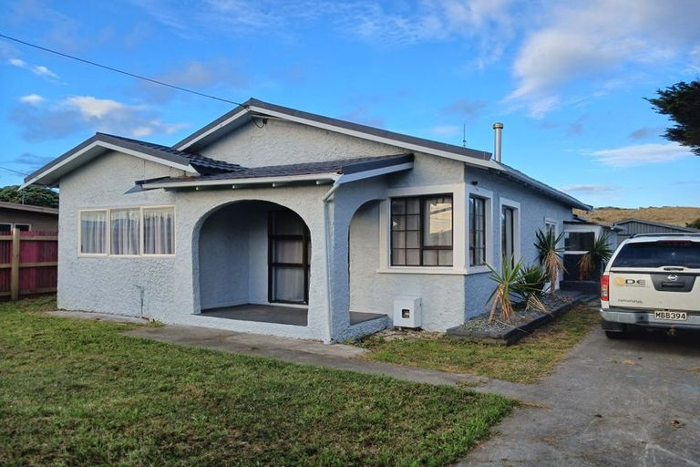 Photo of property in 68 Polson Street, Castlecliff, Whanganui, 4501