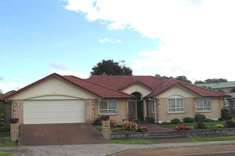 Photo of property in 16 Semillon Avenue, Henderson, Auckland, 0612