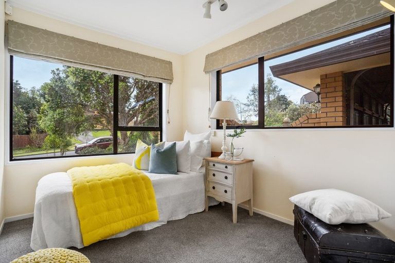 Photo of property in 3 Voltaire Court, Botany Downs, Auckland, 2010