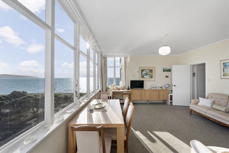 Photo of property in Rona House, 33 Rimu Street, Eastbourne, Lower Hutt, 5013