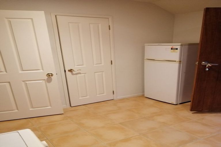 Photo of property in 19 Grammar School Road, Pakuranga, Auckland, 2010