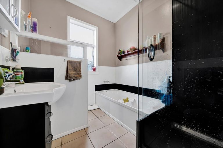 Photo of property in 29 Douglas Street, Hawera, 4610