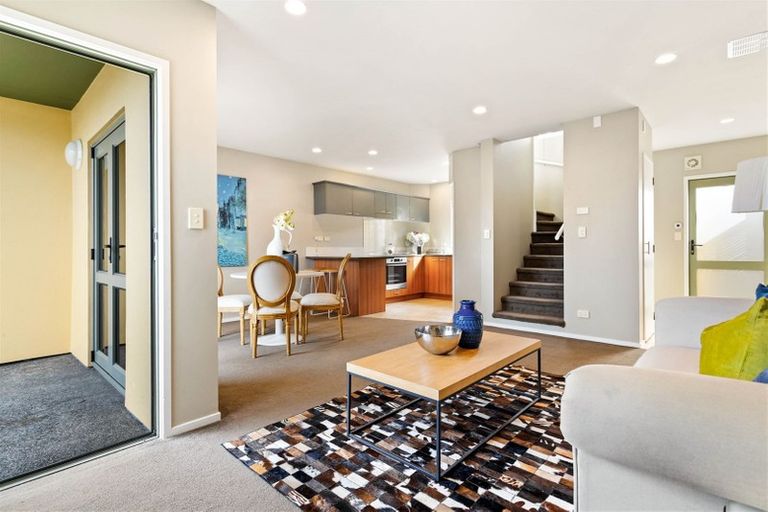 Photo of property in 7 Mt Lebanon Lane, Henderson, Auckland, 0612