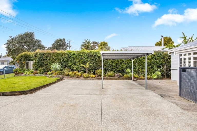Photo of property in 115 Sunnyside Road, Sunnyvale, Auckland, 0612