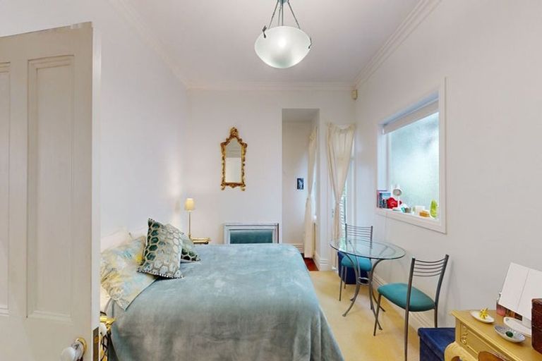 Photo of property in 6 Hawker Street, Mount Victoria, Wellington, 6011