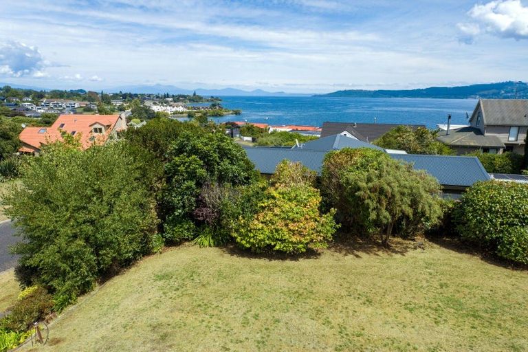 Photo of property in 16 Harvey Street, Waipahihi, Taupo, 3330