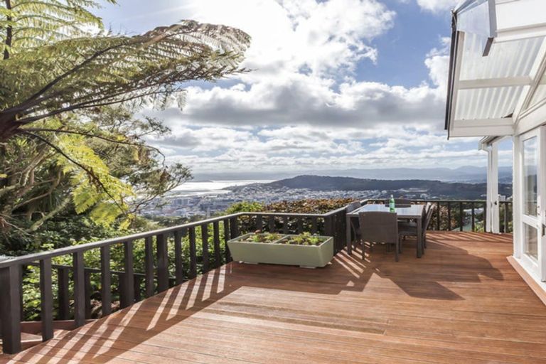 Photo of property in 39 Karepa Street, Brooklyn, Wellington, 6021