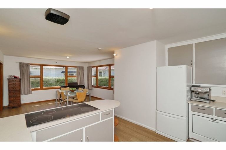 Photo of property in 80 Avonhead Road, Avonhead, Christchurch, 8042