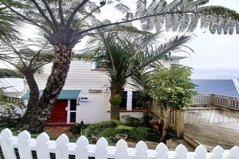 Photo of property in 14 Dorking Road, Brooklyn, Wellington, 6021