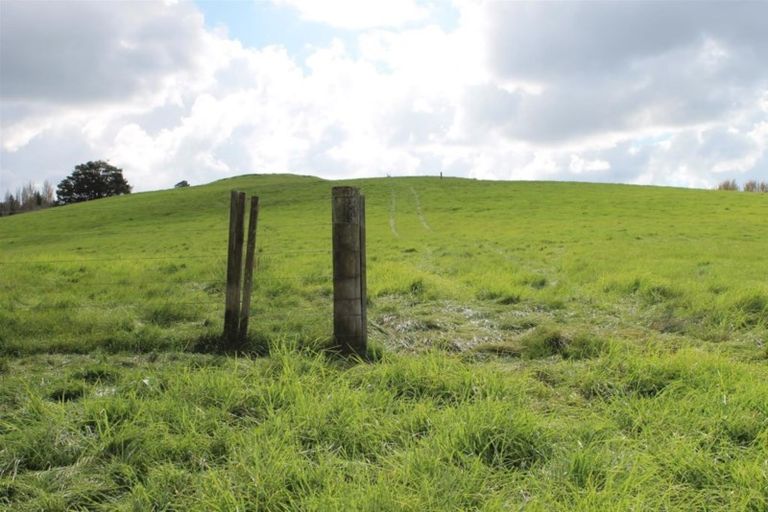 Photo of property in 16 Matai Drive, Maungaturoto, 0520