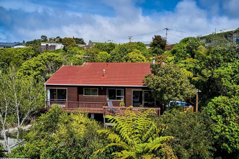 Photo of property in 9 Bushland Grove, Paparangi, Wellington, 6037