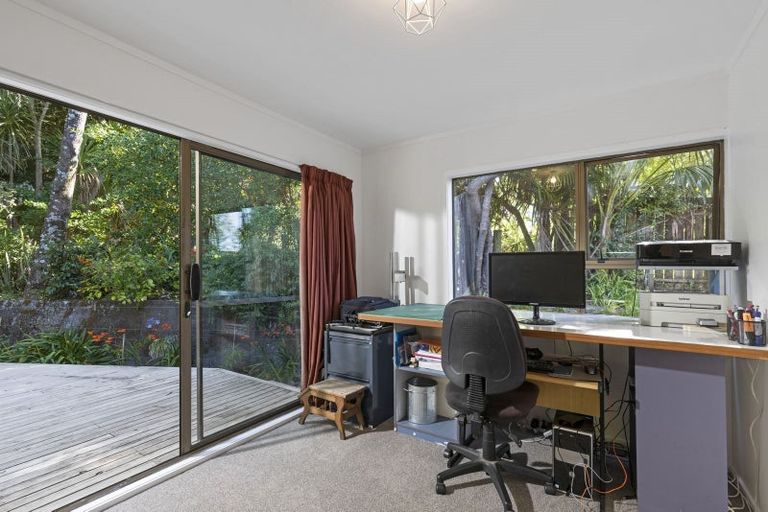 Photo of property in 9 Geoffrey Road, Torbay, Auckland, 0630