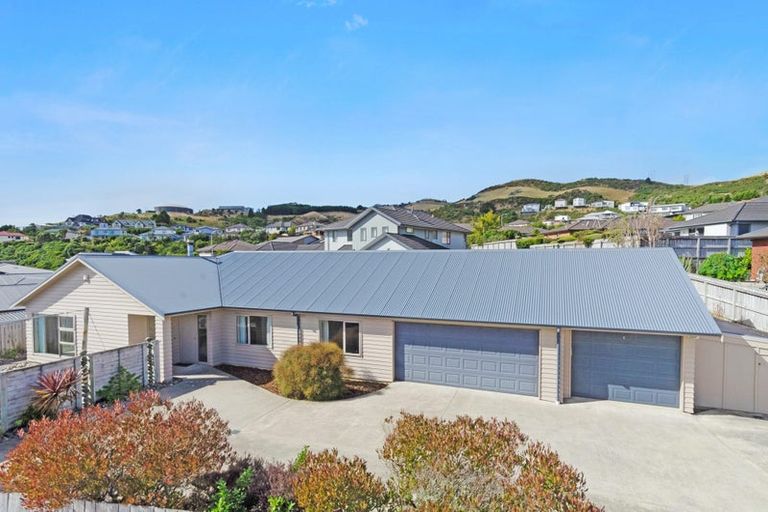 Photo of property in 99 Bing Lucas Drive, Tawa, Wellington, 5028