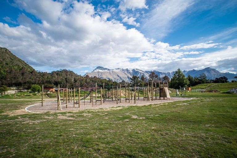 Photo of property in 47 Peregrine Falcon Road, Mount Creighton, Queenstown, 9371