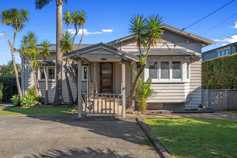Photo of property in 1/305 Lake Road, Hauraki, Auckland, 0622