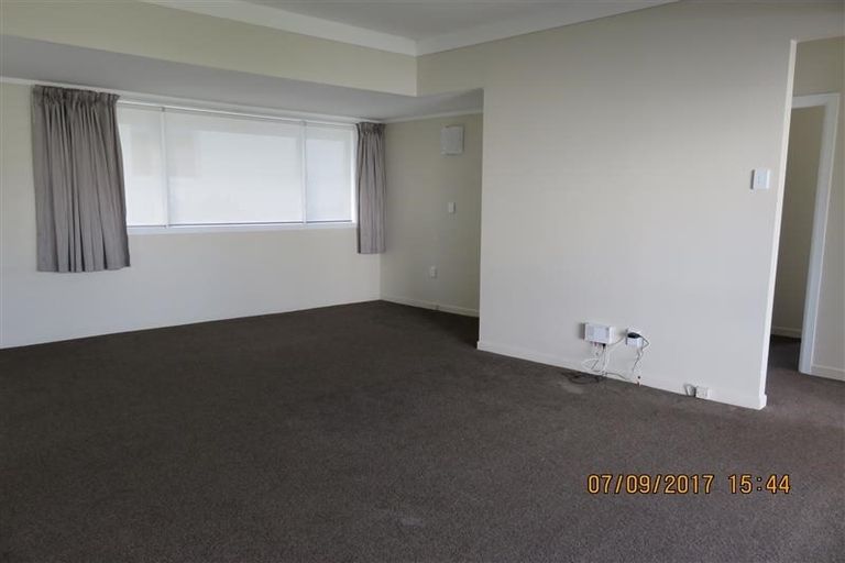 Photo of property in 2/46 Gulf View Road, Murrays Bay, Auckland, 0630