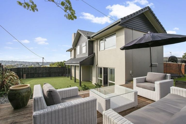 Photo of property in 1/127 Churchill Road, Rothesay Bay, Auckland, 0630