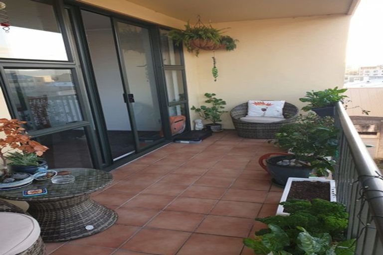 Photo of property in Maddison Apartments, 3/6f Queen Street, Palmerston North, 4410