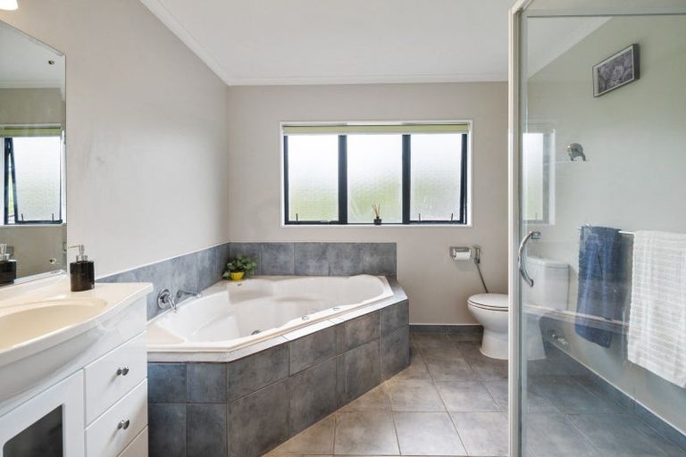 Photo of property in 402 Turitea Road, Turitea, Palmerston North, 4472