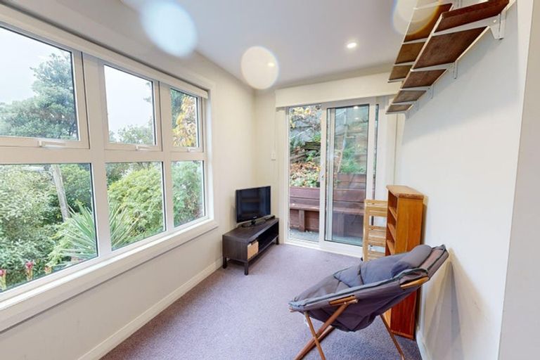 Photo of property in 55 Palliser Road, Roseneath, Wellington, 6011