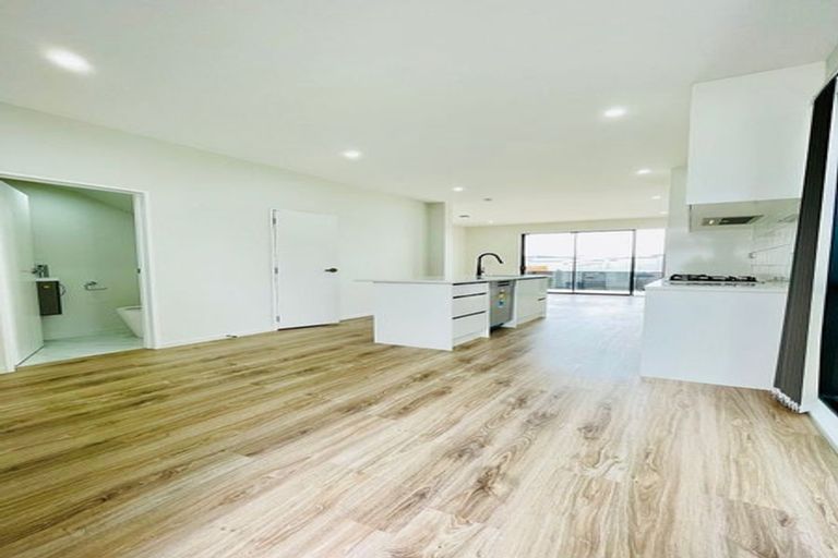 Photo of property in 28 Parahau Road, Papakura, 2110