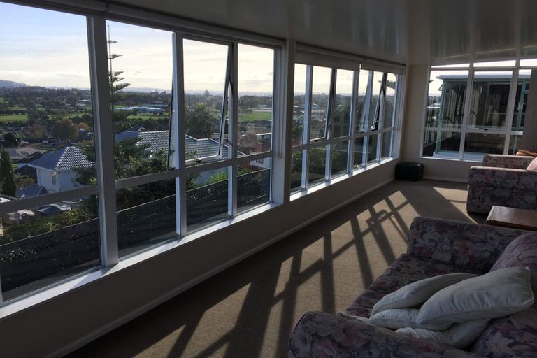 Photo of property in 21a Eske Place, Highland Park, Auckland, 2010