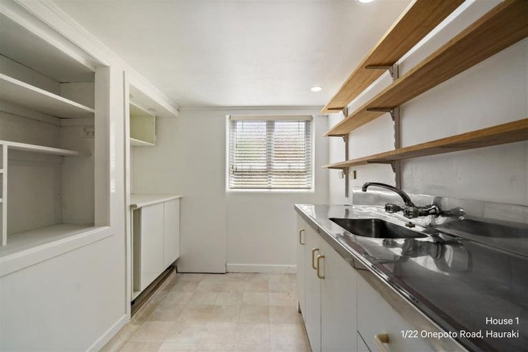 Photo of property in 2/22 Onepoto Road, Hauraki, Auckland, 0622