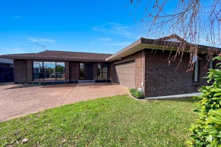 Photo of property in 7 Kadina Place, Botany Downs, Auckland, 2010