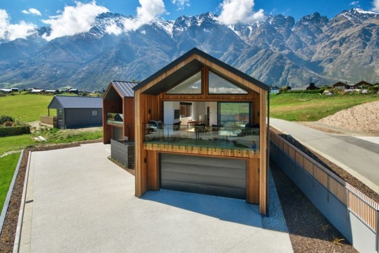 Photo of property in 3a Glenelg Lane, Jacks Point, 9371