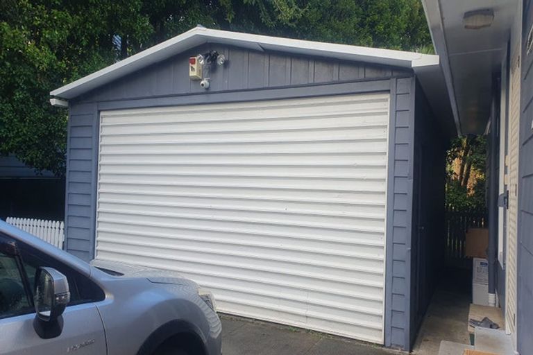 Photo of property in 20 Segedin Place, Glenfield, Auckland, 0629