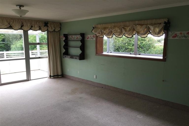 Photo of property in 128 Oteramika Road, Seaward Bush, Invercargill, 9871