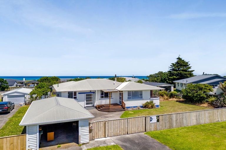 Photo of property in 32 Dieffenbach Street, Opunake, 4616