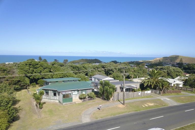 Photo of property in 4 Sea View Road, Baylys Beach, Dargaville, 0377