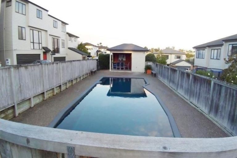 Photo of property in 19/22 Northcross Drive, Oteha, Auckland, 0632