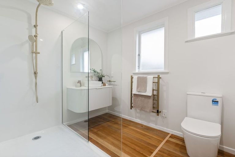 Photo of property in 46 Colwill Road, Massey, Auckland, 0614