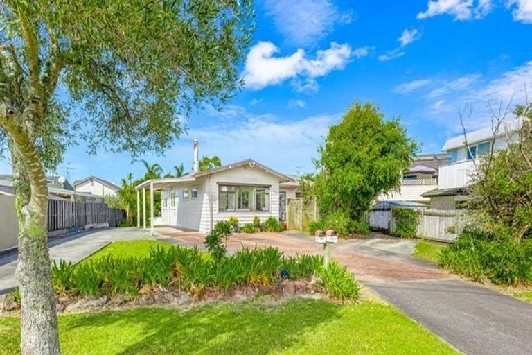 Photo of property in 30 County Road, Torbay, Auckland, 0630