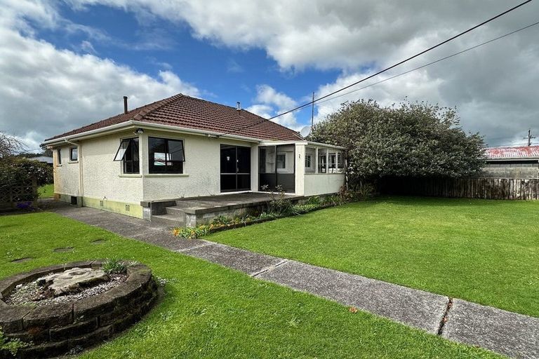 Photo of property in 14 Blake Street, Waitara, 4320