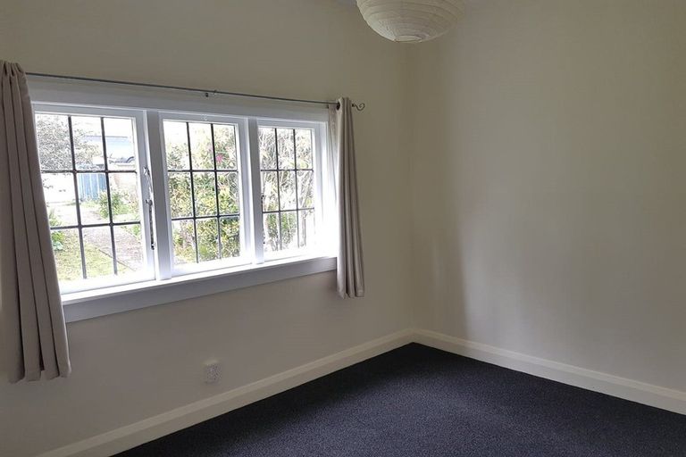 Photo of property in 15a Raine Street, Karori, Wellington, 6012