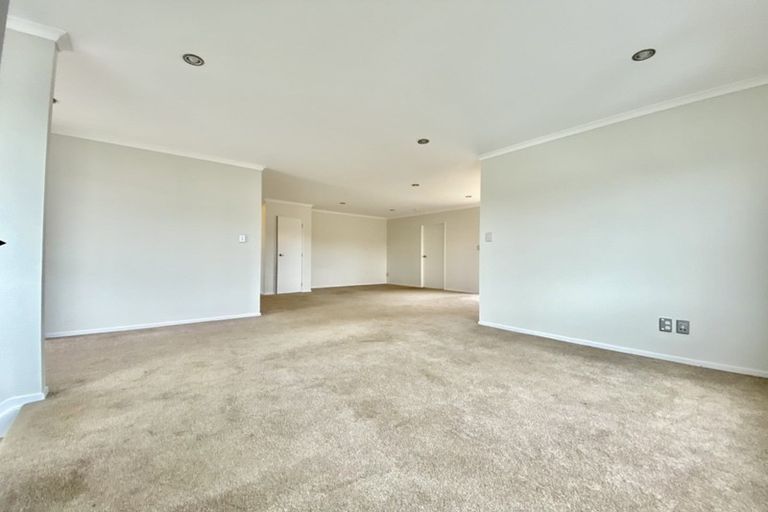 Photo of property in 14 Ray Small Drive, Papakura, 2110