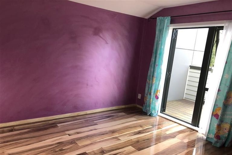 Photo of property in 1/23 Fields Parade, Oteha, Auckland, 0632