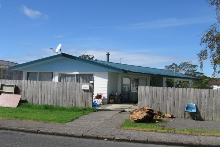 Photo of property in 25 Riverpark Crescent, Henderson, Auckland, 0610