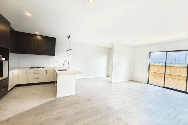 Photo of property in 141 Walters Road, Papakura, Takanini, 2110